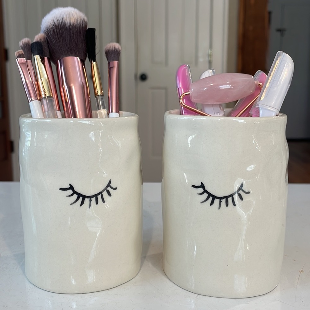 Rae Dunn Artisan Collection by Magenta White w/Black Eyelash Cup (2)